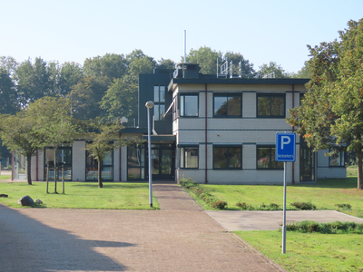 850986 Gezicht op het moderne bedrijfsgebouw, op het steunpunt De Meern van waterleidingbedrijf Vitens (Rijksstraatweg ...